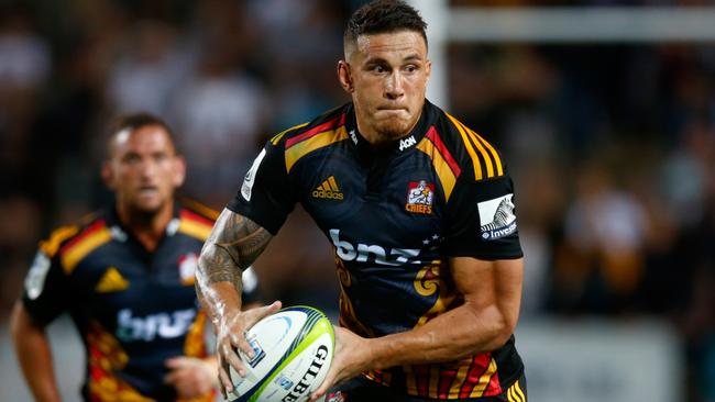 HAMILTON, NEW ZEALAND - FEBRUARY 28: Sonny Bill Williams of the Chiefs breaks away during the round three Super Rugby match between the Chiefs and the Crusaders at Waikato Stadium on February 28, 2015 in Hamilton, New Zealand. (Photo by Phil Walter/Getty Images)