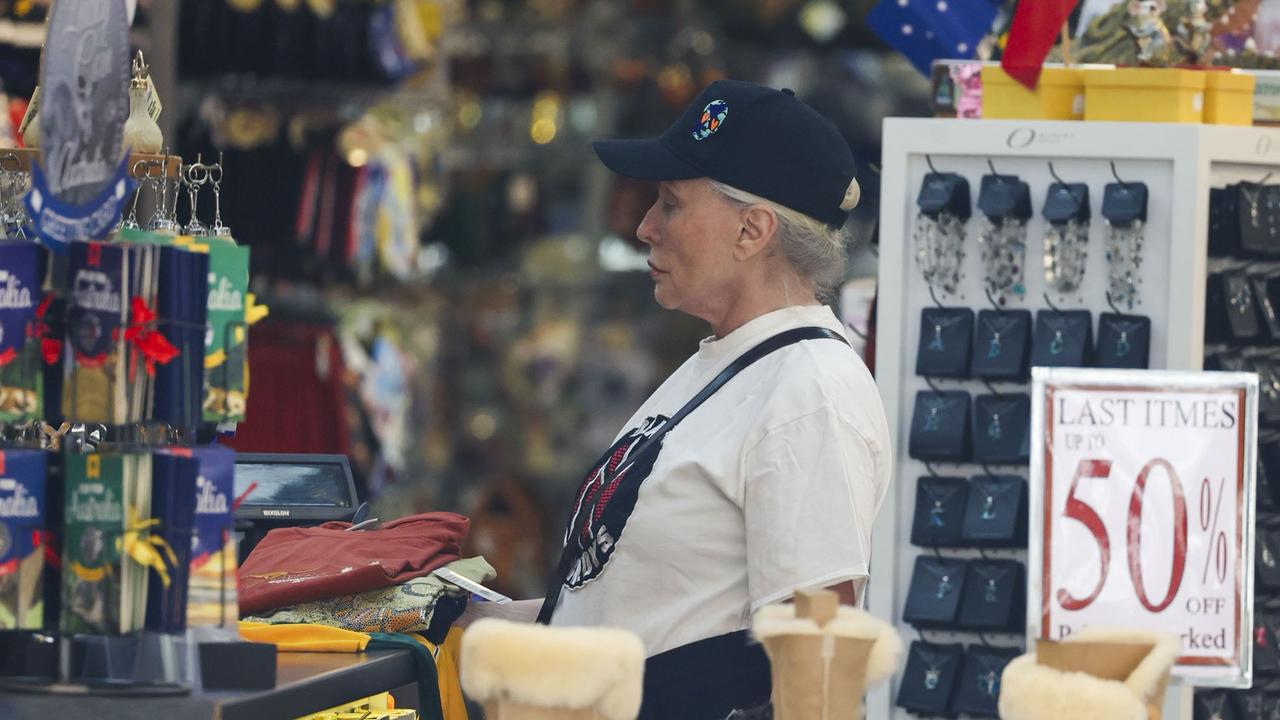 Rockstar, 78, goes souvenir shopping in Syd