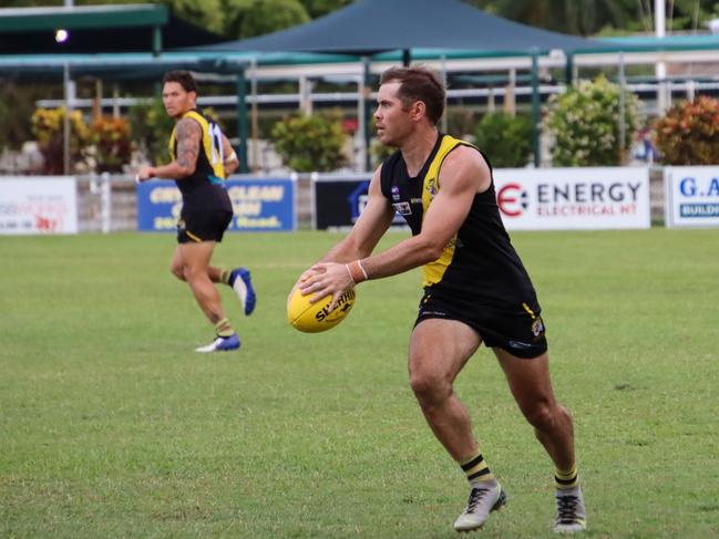 Nightcliff's Brodie Filo looks for a forward option. Picture: Celina Whan AFLNT/Media