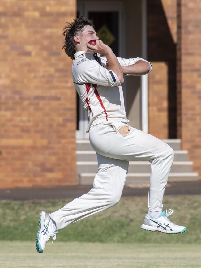 Hayden Campbell bowls for Met-Easts. Picture: Nev Madsen.