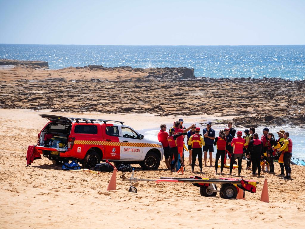 Surf rescue teams search for a missing teen who was swept off the rocks at off North Avoca. Photo: Tom Parrish