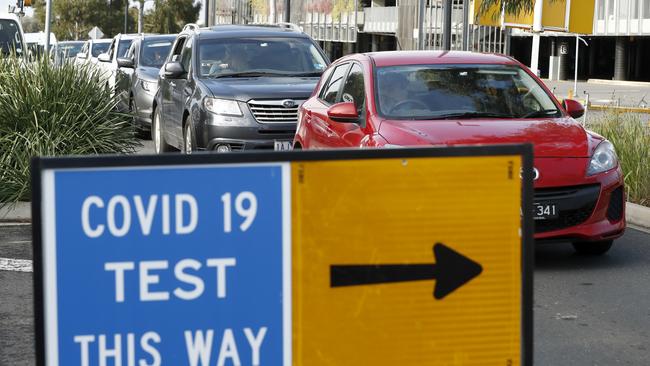 Long lines of cars wait for up to two hours at Melbourne’s Highpoint Shopping Centre for a COVID-19 test yesterday. Picture: /Getty Images