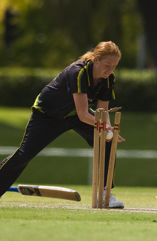 Holly Spencer of Box Hill runs out Melbourne’s Teagan Parker.