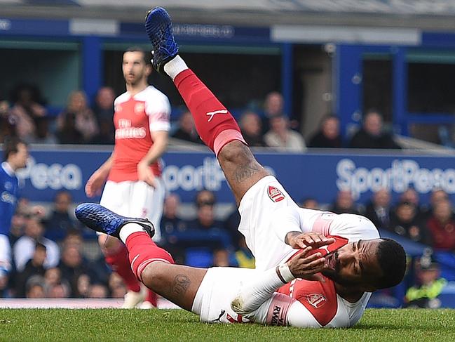 Arsenal's French striker Alexandre Lacazette reacts after failing to score during the English Premier League football match between Everton and Arsenal at Goodison Park in Liverpool, north west England on April 7, 2019. (Photo by Oli SCARFF / AFP) / RESTRICTED TO EDITORIAL USE. No use with unauthorized audio, video, data, fixture lists, club/league logos or 'live' services. Online in-match use limited to 120 images. An additional 40 images may be used in extra time. No video emulation. Social media in-match use limited to 120 images. An additional 40 images may be used in extra time. No use in betting publications, games or single club/league/player publications. /