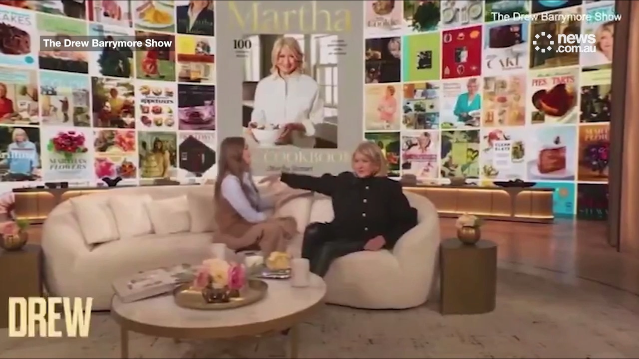 Martha Stewart pushes Drew Barrymore away during touchy interview