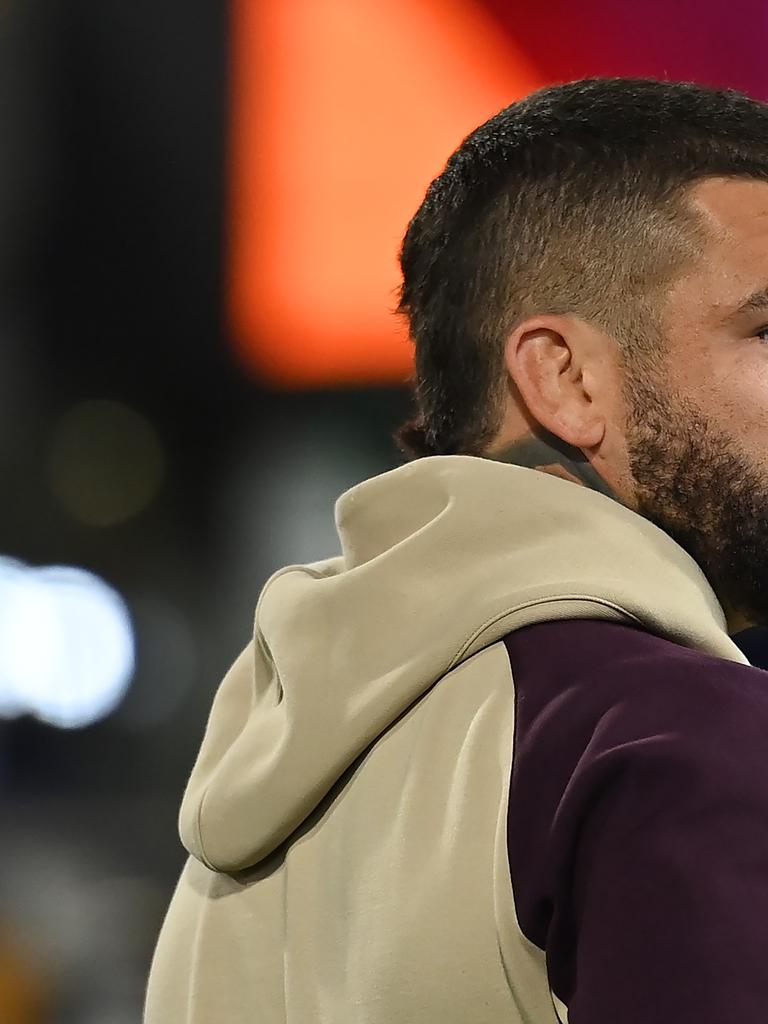 Brisbane, Australia. 22nd Apr, 2022. Adam Reynolds of the Brisbane Broncos  is seen with the ball in Brisbane, Australia on 4/22/2022. (Photo by  Patrick Hoelscher/News Images/Sipa USA) Credit: Sipa USA/Alamy Live News