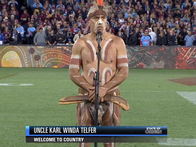 The official proceedings of the State of Origin opener in Adelaide have included a political message, with Indigenous elder Karl Winda Telfer encouraging Aussies to “make the right call” on the upcoming Voice to parliament vote.