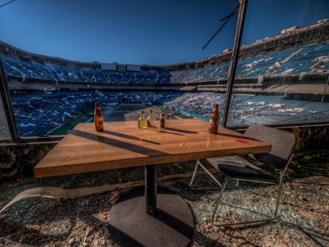 Detroit pontiac silverdome today: Eerie photographs of abandoned stadium