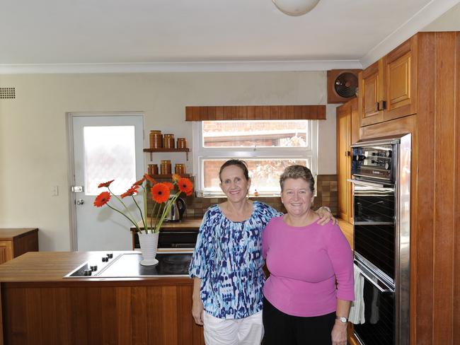 (L-R) Carmel Parker and Louise Petersen at their parents South Coogee home.