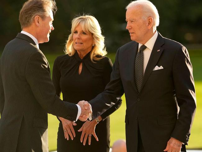 US President Joe Biden and Jill Biden (C) are welcomed by Master of the Household Sir Tony Johnstone-Burt (L) to Buckingham Palace. Picture: AFP.