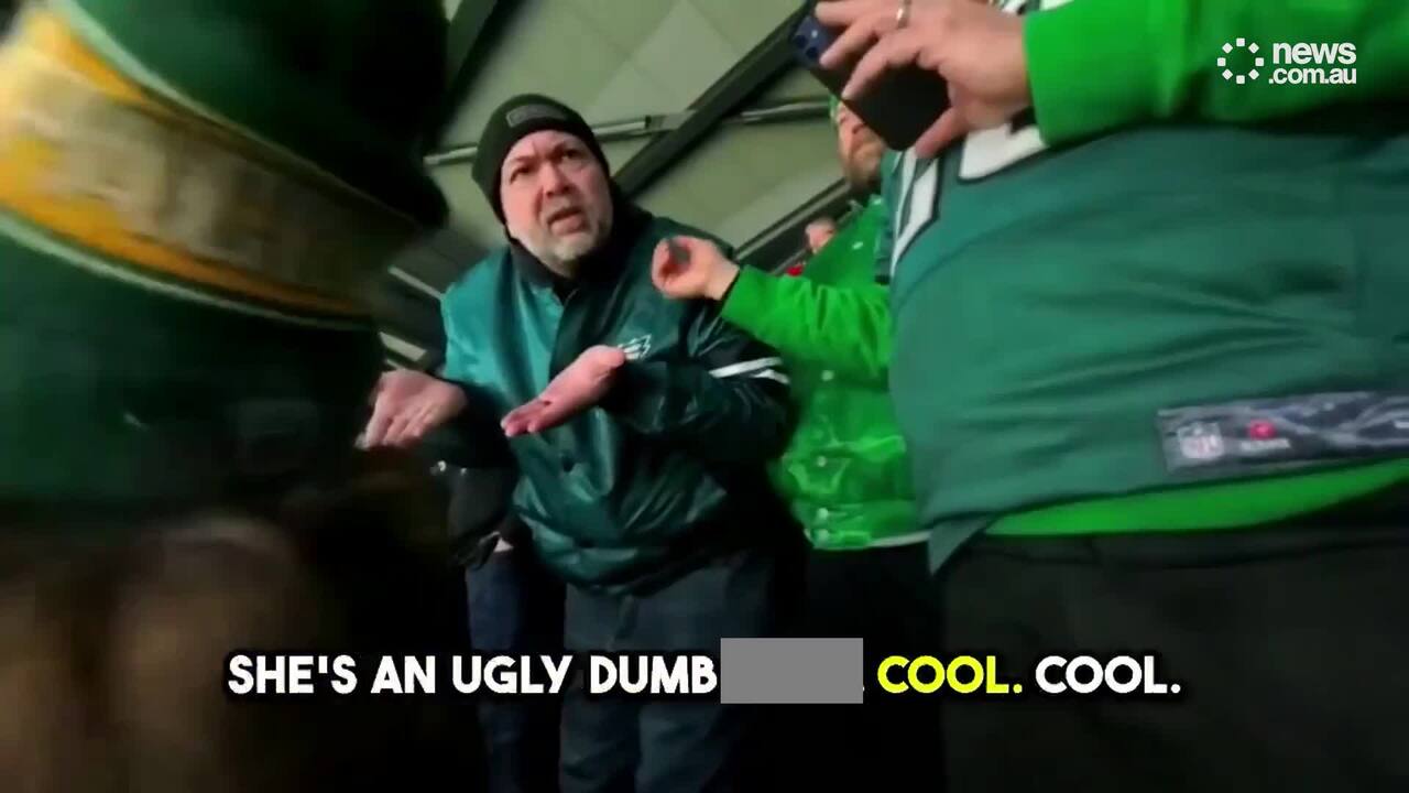 Eagles fan abuses Packers fan