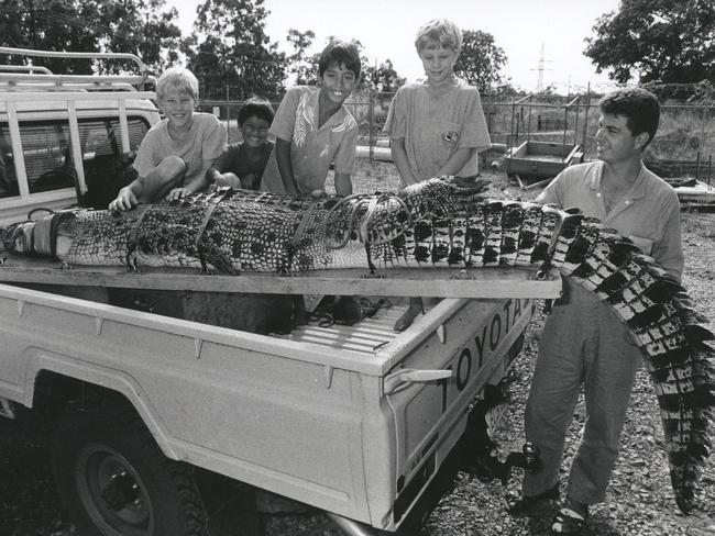 Peter Hurt, 10, Anil Shearsby, 6, Jai Shearsby, 10, Tim Hurt, 8 and Wildlife Ranger Peter Kennedy with a captured crocodile.