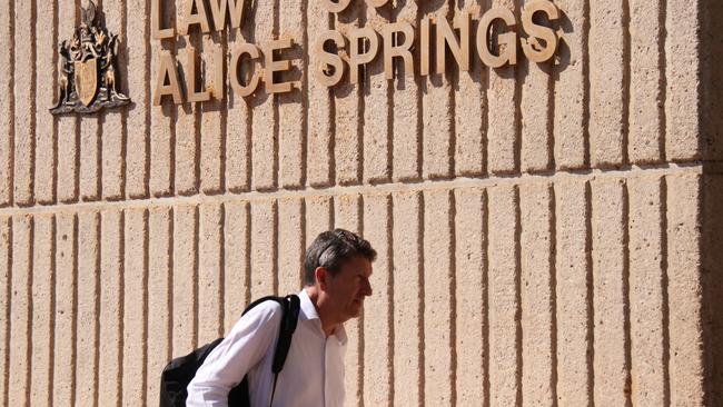 Lawyer Bill De Mar, representing the family of the deceased, walks into Alice Springs Local Court. Picture: Gera Kazakov