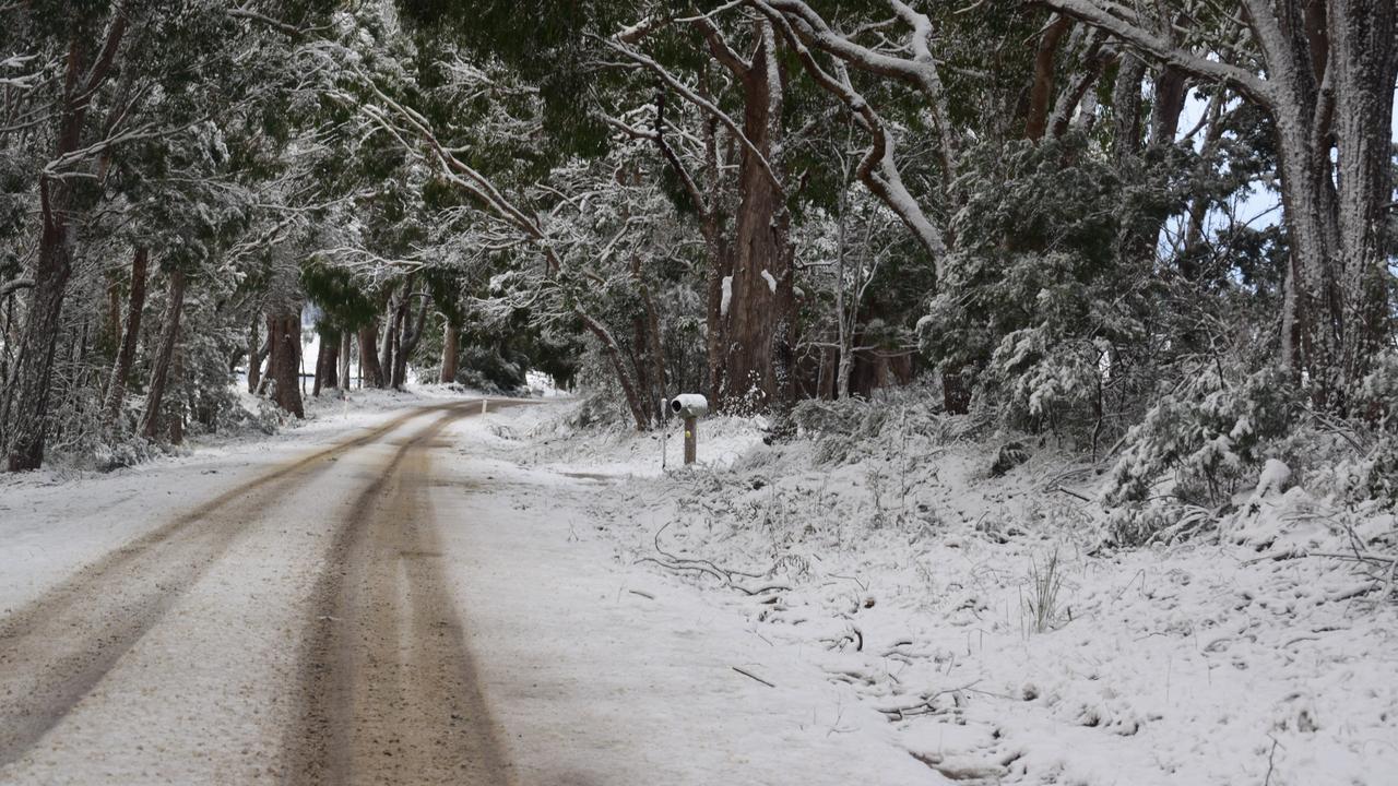 Pyramids Rd at Eukey was blanketed with snow in the early morning of July 17, 2015. Photo: Alex Nolan / Stanthorpe Border Post