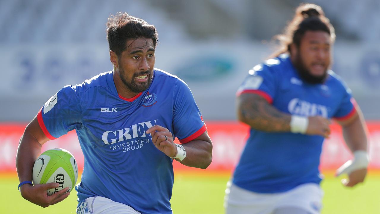 Ahsee Tuala of Manu Samoa on a run.