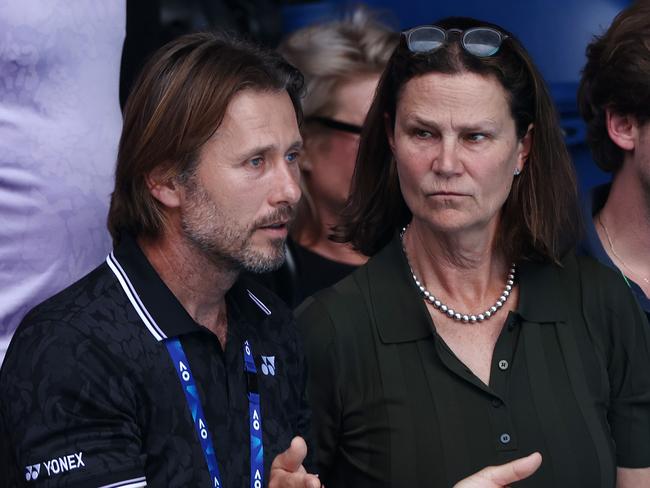 MELBOURNE . 25/01/2023.  TENNIS.  Australian Open at Melbourne Park. Aryna Sabalenka vs Donna Vekic on Rod Laver Arena.   Pam Shriver in the Donna Vedic players box during todays match. Pic: Michael Klein