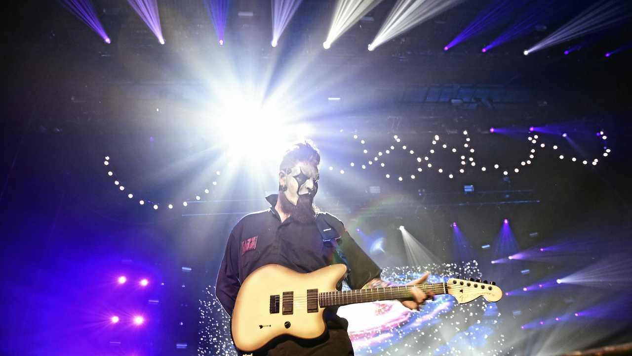 Slipknot's Jim Root at the Brisbane Entertainment Centre performing on their headline tour for The Grey Chapter. Picture: Asagai Images