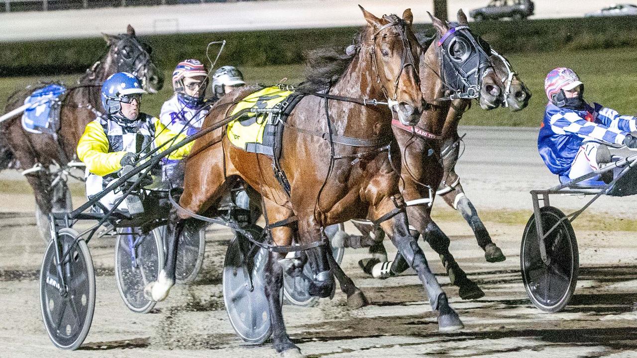 Race 4: Kilmore, Friday 24-9-2021  Carlton & United Breweries Pace (Nr 68 to 74.)  Winner: Major Moth (5)  Trainer: Emma Stewart; Driver: Damian Wilson   Race Distance: 2,180 metres, Mile Rate: 1.56.0  photography: Stuart McCormick