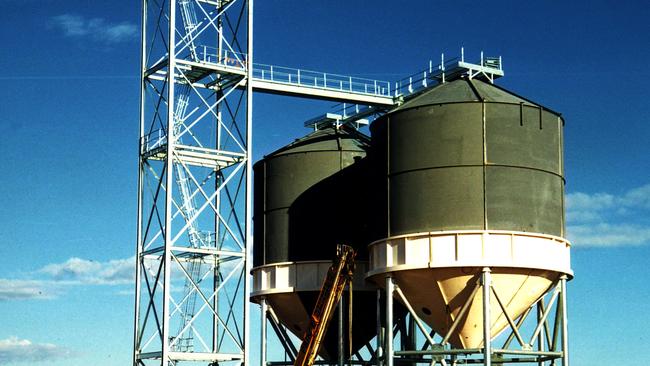 Candetti Constructions. Bulk grain handling facility, Bowman, SA.  silo loading/Grain