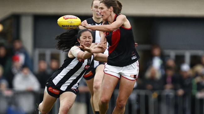 Catherine Phillips handballs as she is tackled. Picture: Darrian Traynor/Getty Images