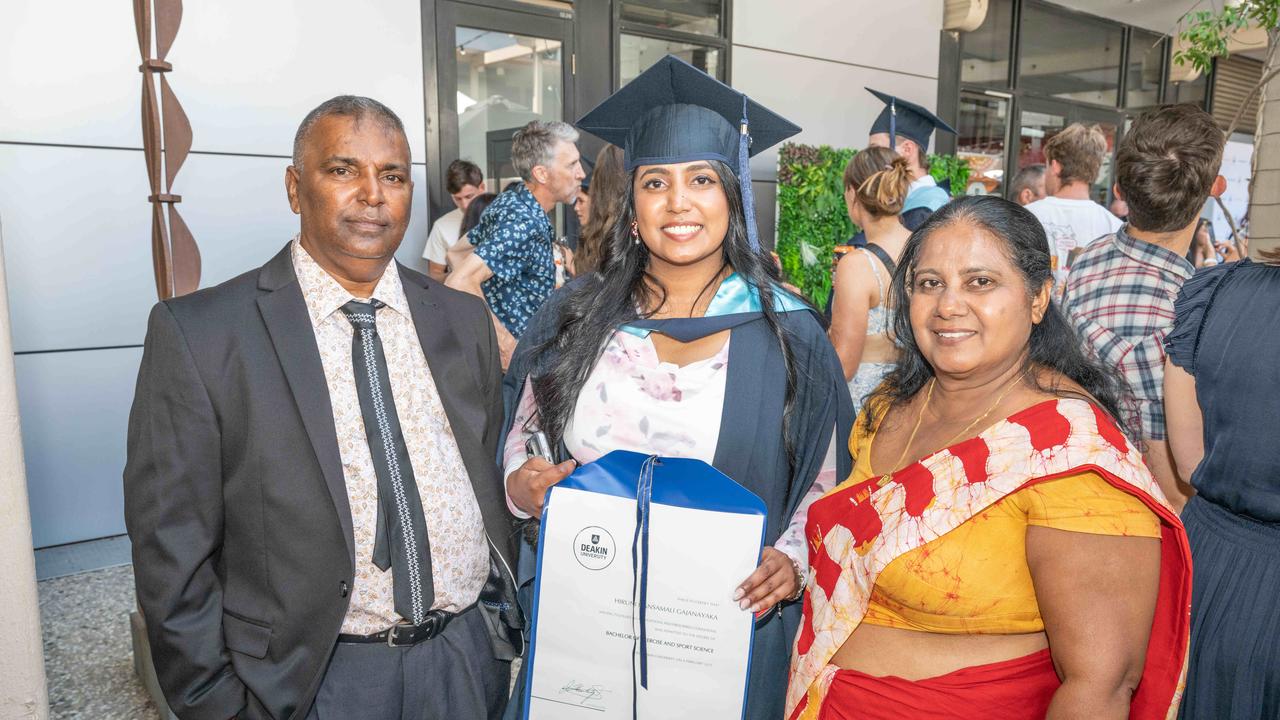 04-02-2025 Deakin Graduation Bachelor of Exercise and Sport Science, Hiruni Gajanayaka with her parents