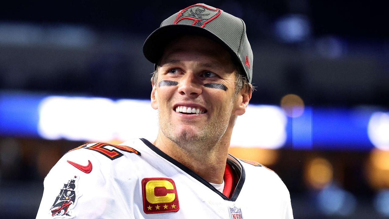 INDIANAPOLIS, INDIANA - NOVEMBER 28: Tom Brady #12 of the Tampa Bay Buccaneers looks toward fans after the game against the Indianapolis Colts at Lucas Oil Stadium on November 28, 2021 in Indianapolis, Indiana. Andy Lyons/Getty Images/AFP == FOR NEWSPAPERS, INTERNET, TELCOS &amp; TELEVISION USE ONLY ==