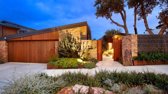 Hannan House 2, built and lived in by Australian artist Shirley Hannan, has hit the market.