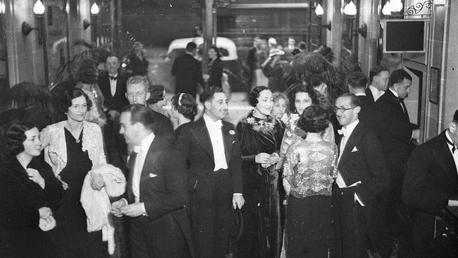 Crowd in evening dress in the Theatre Royal foyer. Picture: State Library of NSW