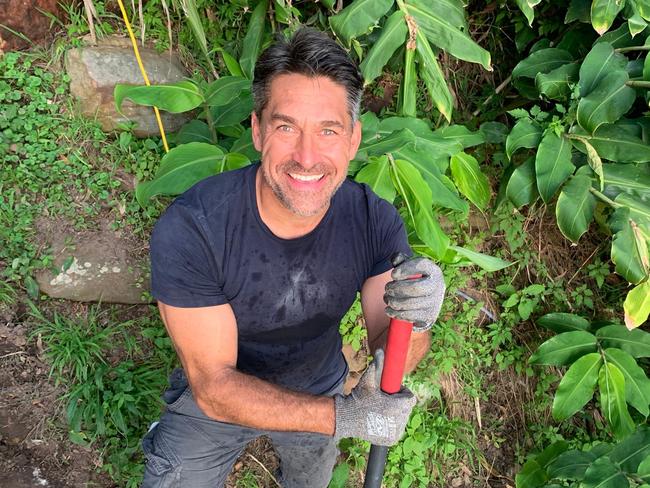 Jamie Durie’s home has solar panels and natives planted on the roof.