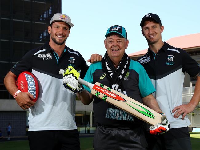 25/1/18 - Australian cricket training at Adelaide Oval. Port Adelaide players Travis Boak and Hamish Hartlett with cricket icon Barry 'Nugget' ReesPicture Simon Cross