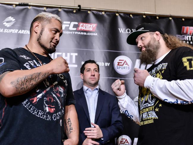 Mark Hunt (left) and Roy Nelson square off ahead of their UFC bout.
