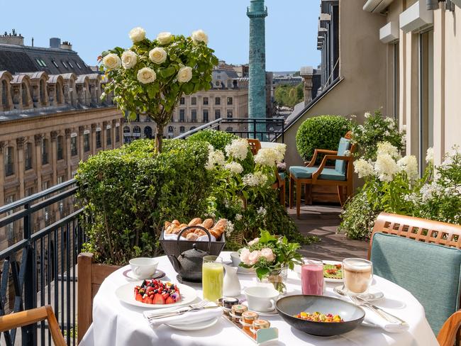 ESCAPE_DILVIN YASA_HAVE A PERFECT PARIS DAY_PARK HYATT PARIS-VENDOME_SUITE_CREDIT: Reto Guntli/Park Hyatt Paris-Vendome