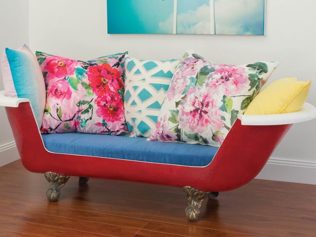 DIY project: Turn a bathtub into a sofa