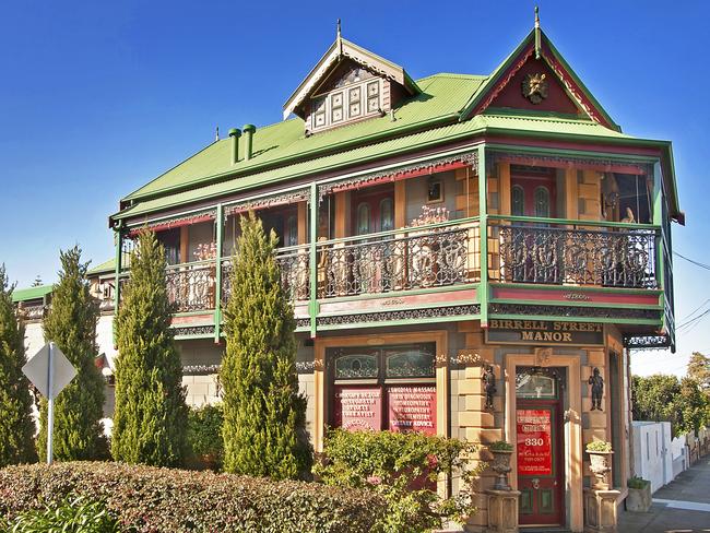 Chiropractor Kevin H Du-Val’s famous property Birrell Street Manor at Bondi is also shown on Unreal Estate, which starts on September 27.