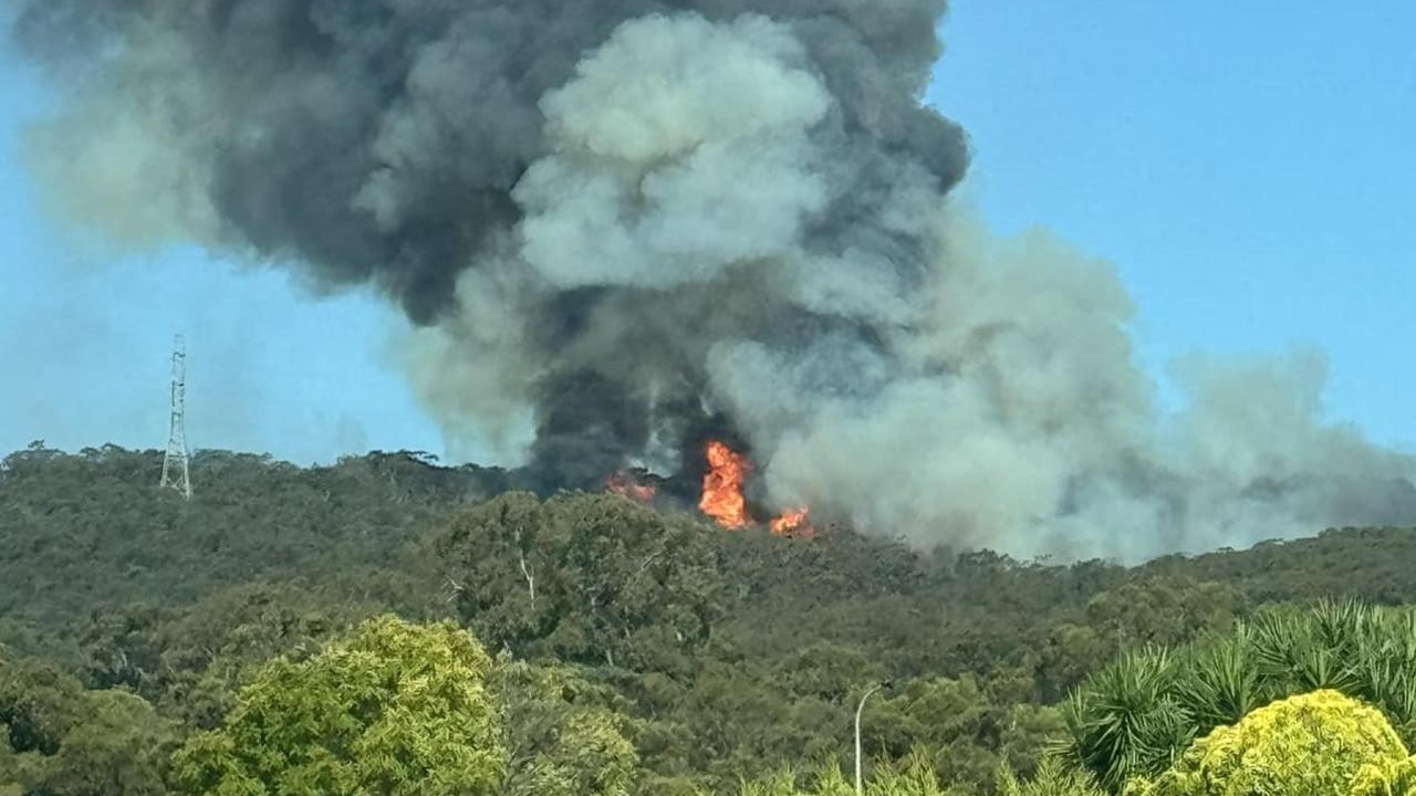 The CFS issued a ‘Watch and Act – Leave Now’ message as a bushfire burns in the Onkaparinga Hills near Woodcroft. Picture: Nat Cook