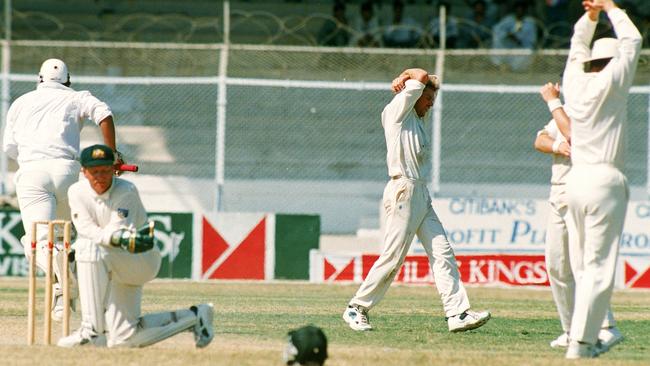 The heartbreaking moment Australia lost the Karachi Test. Photo by Shaun Botterill/Getty Images