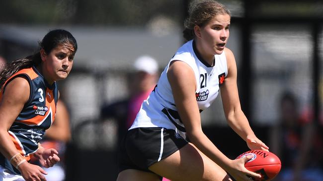 Ellie Mckenzie of the Knights (right) and Emelia Yassar of the Cannons contest during the girls NAB League match between the Northern Knights and Calder Cannons in Bundorra, Saturday, February 28, 2020. (Photo/Julian Smith)