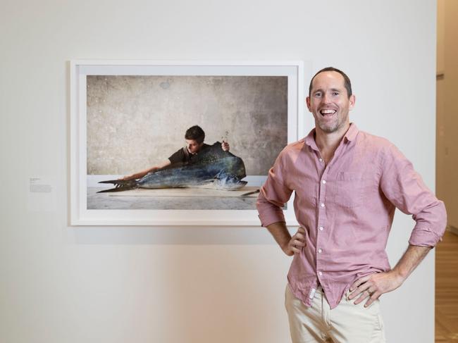 Rob Palmer’s portrait, The mahi mahi (2019), a depiction of Sydney whole-fish chef Josh Niland handling a dolphinfish, won the 2020 National Photographic Portrait Prize. The award gala was cancelled due to the pandemic.