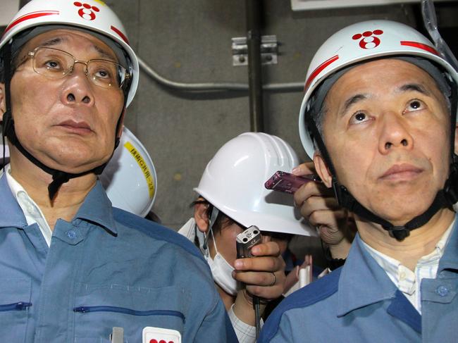 Tokyo Electric Power Co. (TEPCO) chairman Kazuhiko Shimokobe (l) and President Naomi Hirose (r) inspect the no. 4 reactor at Fukushima Dai-ni nuclear power station in the towns of Naraha and Tomioka of Futaba district in Fukushima Prefecture 04 Jul 2012. Tsunami-sparked meltdowns at Fukushima in March 2011 threw Japan into nuclear crisis as leaking reactors at the Fukushima Dai-ichi plant polluted vast areas of farmland and forced tens of thousands of people from their homes. AFP PHOTO / POOL / Koichi Kamoshida
