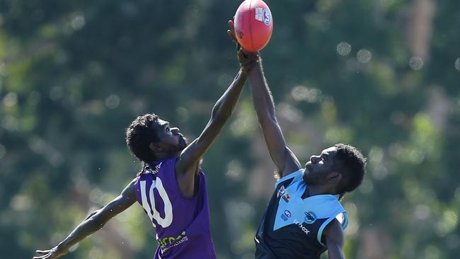 Tikilaru Docker's Ian Kerinaiua and a Tuyu Buffaloes opponent reaches for the ball. Picture: Keri Megelus