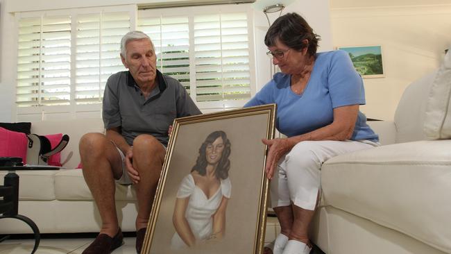 The parents of Linda Reed, Nancy and Oskar Fein, with a picture of their daughter in 2010.