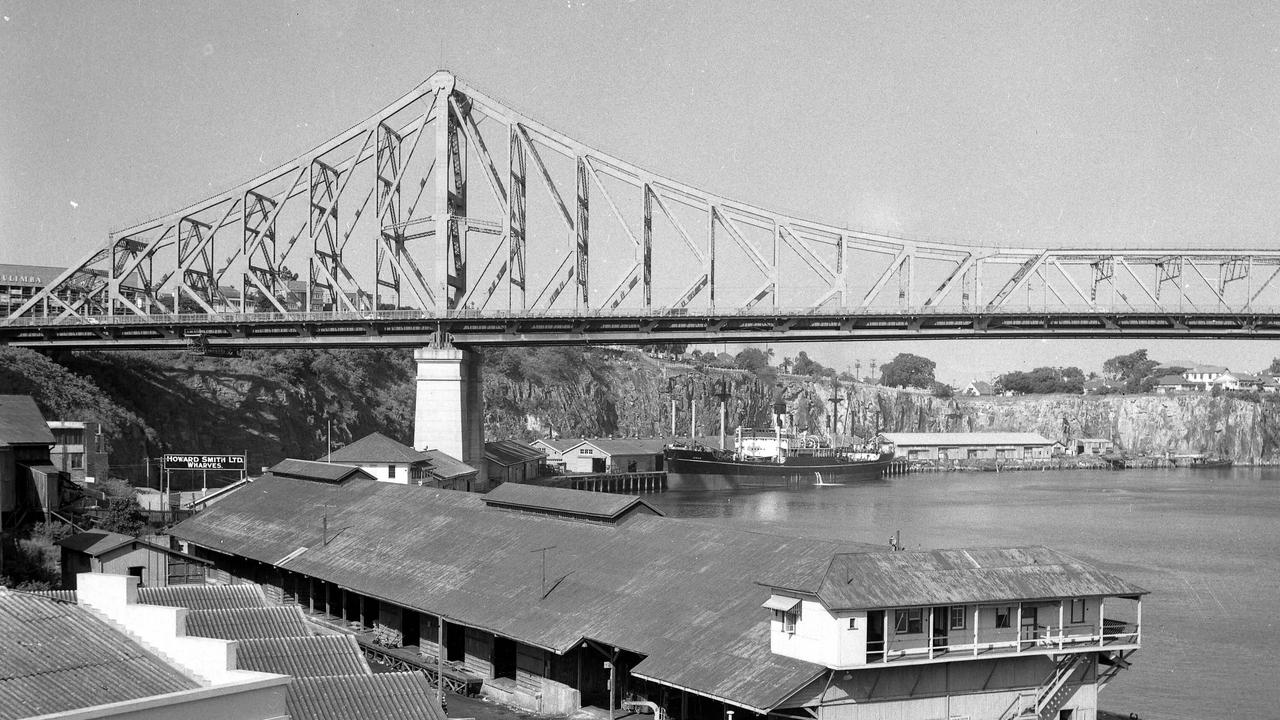 The Story Bridge with wharves in the foreground in 1957.