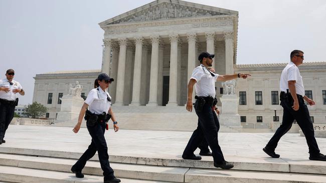 Police officers with the US Supreme Court clear people after alerts of a suspicious package. Picture: Getty Images via AFP.