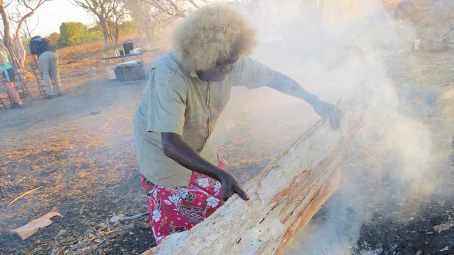 Patsy Raichiwanga Raglar cooking with paperbark in Kakadu National Park.