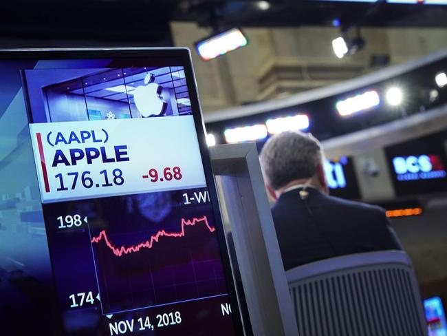 Apple and companies including Wells Fargo and Citigroup repurchased their own shares at rich prices, only to see their value decline sharply. PHOTO: DREW ANGERER/GETTY IMAGES