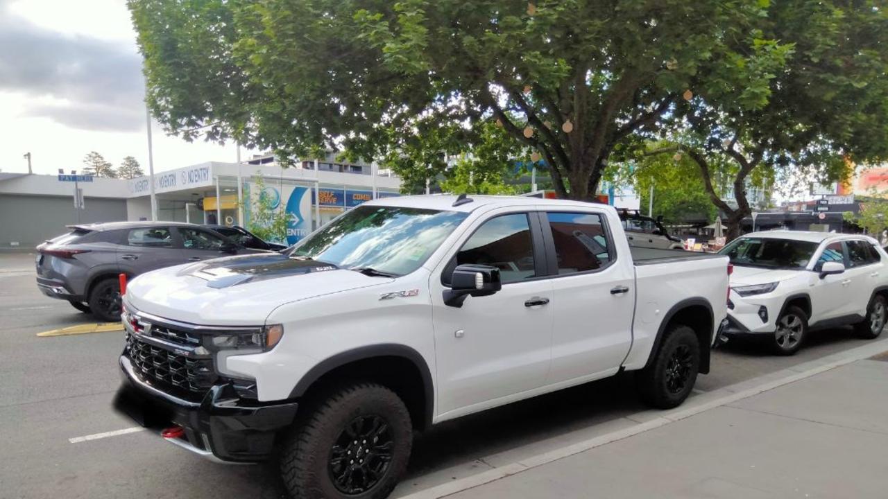 An American-style pick-up truck barely squeezes itself into an Australian car park. Picture: Twitter/X (amy_jelacic)