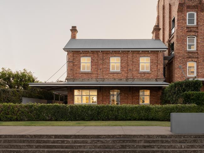 Exterior of the New Farm Refinery House by Kokoda Property