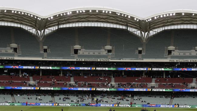 CRICKET - 29/11/19 - 2nd TEST - Australia v Pakistan - DAY 1 at the Adelaide Oval. Rain Delay continues at the oval Picture SARAH REED