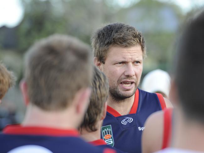 Clint Einsiedel coaching Springvale Districts.