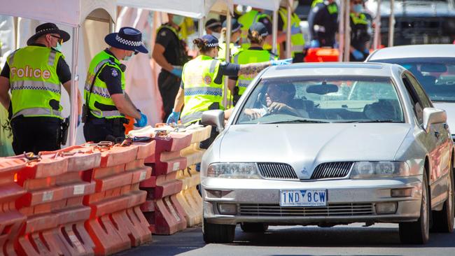 Victoria Police at a checkpoint on the Echuca-Moama bridge, on the border between Victoria and NSW. Picture: Mark Stewart